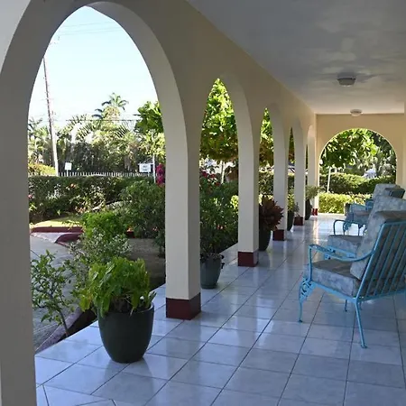 Cindy'S Villa-3